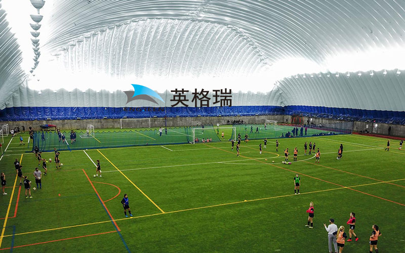 選擇充氣膜結構建造足球場有哪些優(yōu)勢？