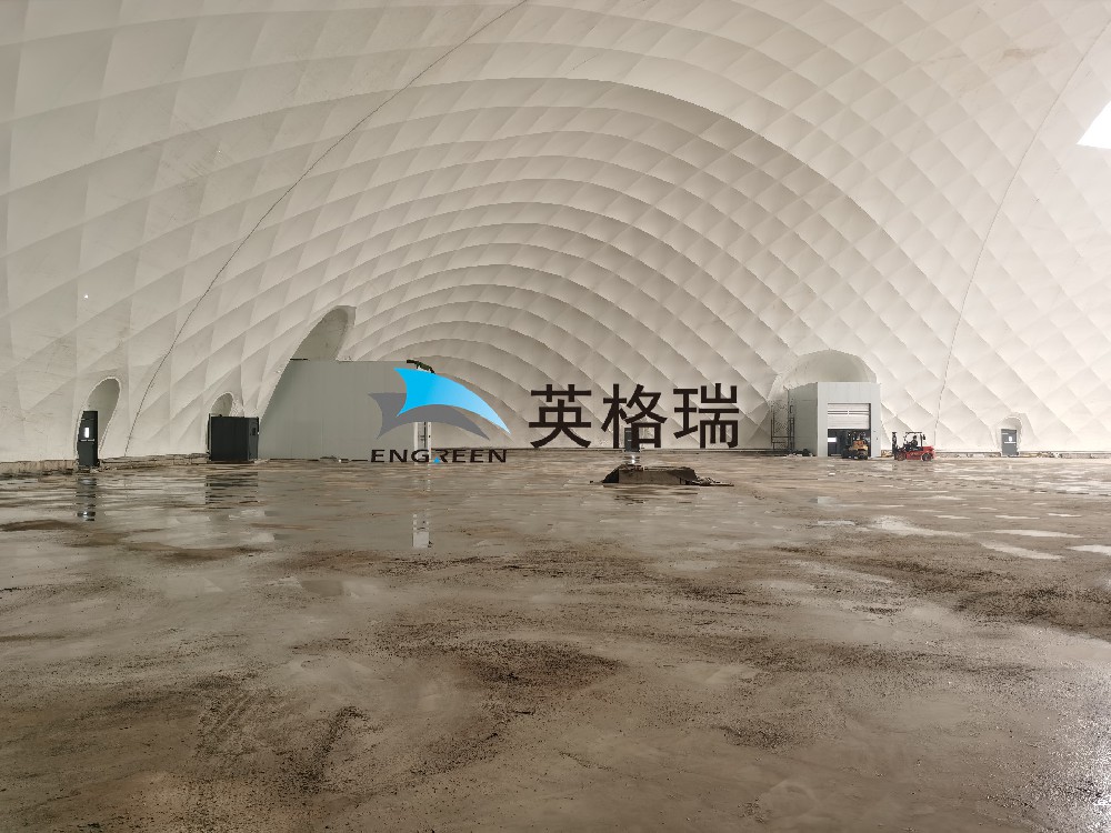 氣膜倉庫內(nèi)部空間無礙，大型機(jī)械可自由運(yùn)行，空間利用率高