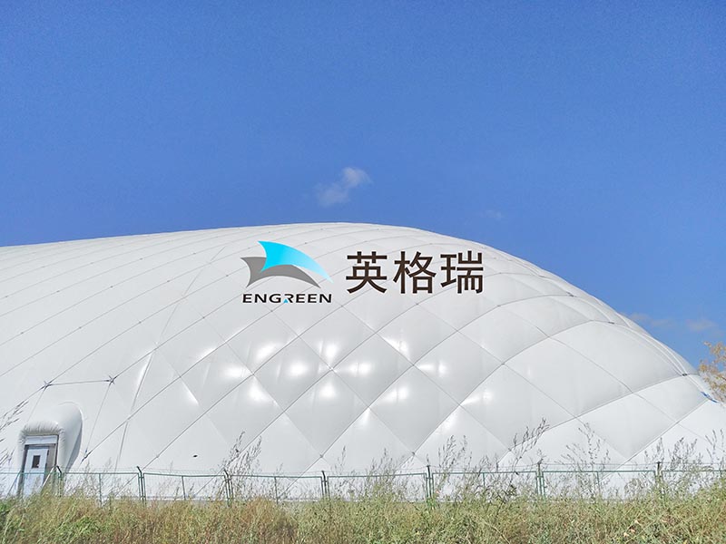大風(fēng)中的氣膜館：實(shí)力見證安全與穩(wěn)定